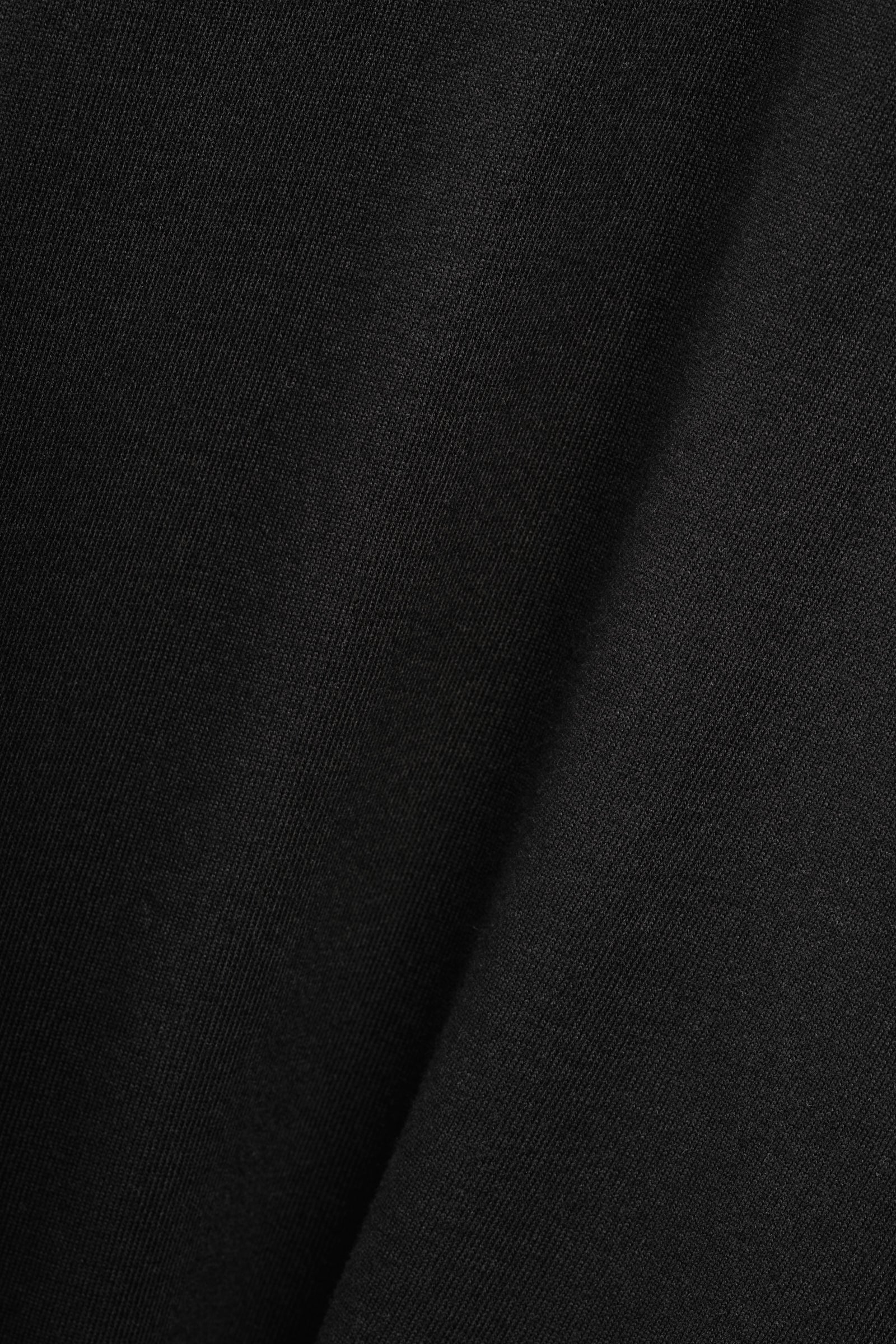 Cropped Boxy T-shirt in Black